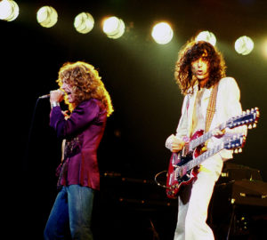 Plant and Page performing in Chicago Stadium in Chicago on 10 April 1977, during Led Zeppelin's last North American tour. Jim Summaria, http://www.jimsummariaphoto.com/ 